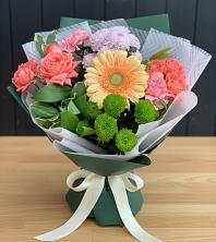 Букет цветов из:  Гвоздики, Розы, Герберы и Хризантемы в Хадыженске