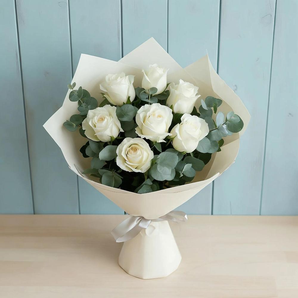 Букет Белые розы в Эвкалипте в Хадыженске