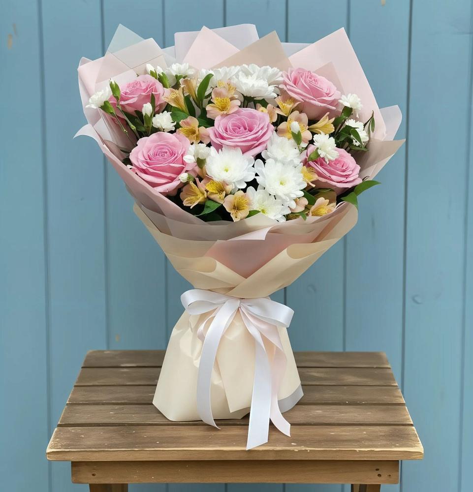 Букет цветов из: Гвоздики, Орхидеи и Розы в Хадыженске