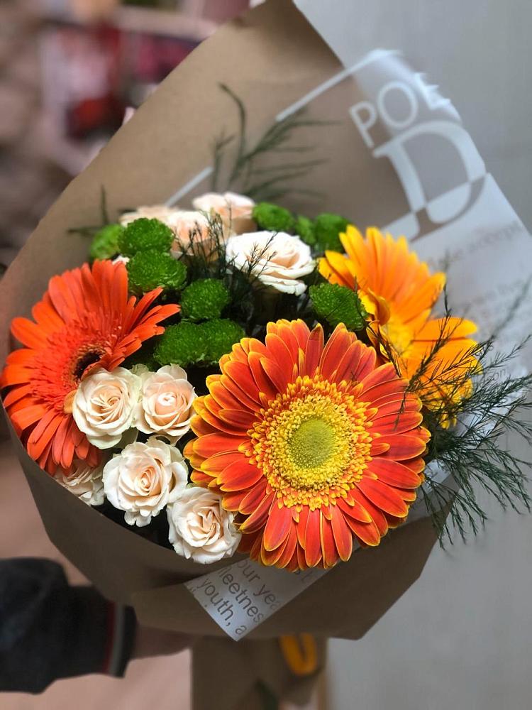 Букет цветов из: Герберы, Хризантемы и Розы в Хадыженске