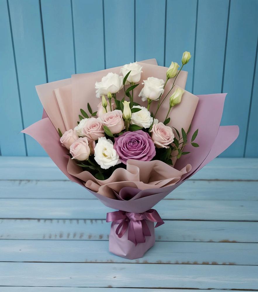 Букет цветов из: Розы и Лизиантусы в Хадыженске